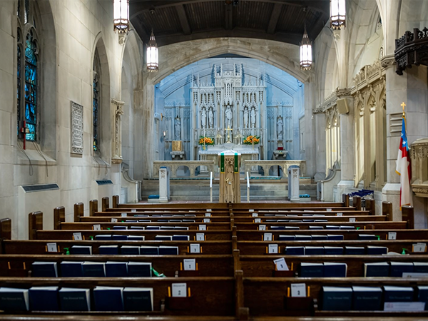 Chiesa di San Luca Evangelista al quartiere Laurentino Roma, parrocchia principale con messe e servizi religiosi