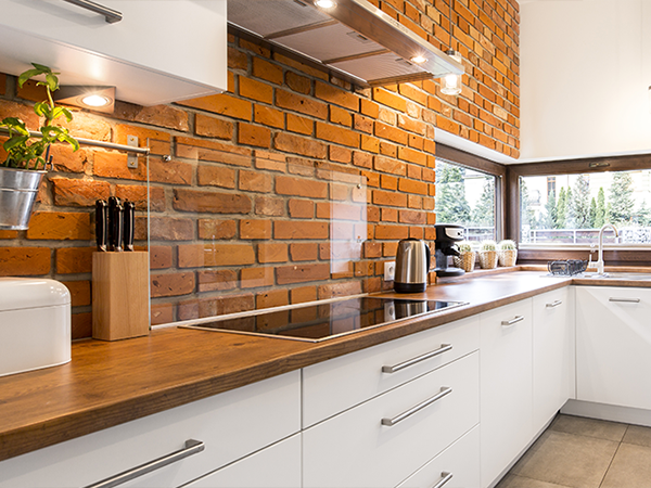 Cucina spaziosa e attrezzata dell'appartamento vacanza Laurentino con tutti gli elettrodomestici