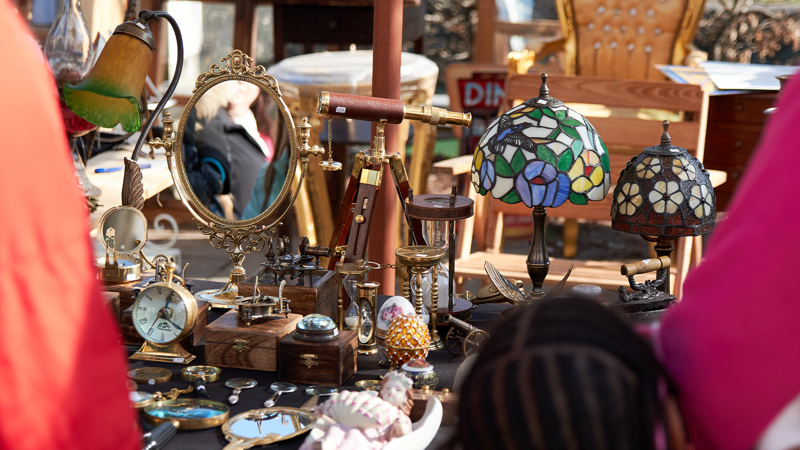 Lampade, specchi e pezzi vintage