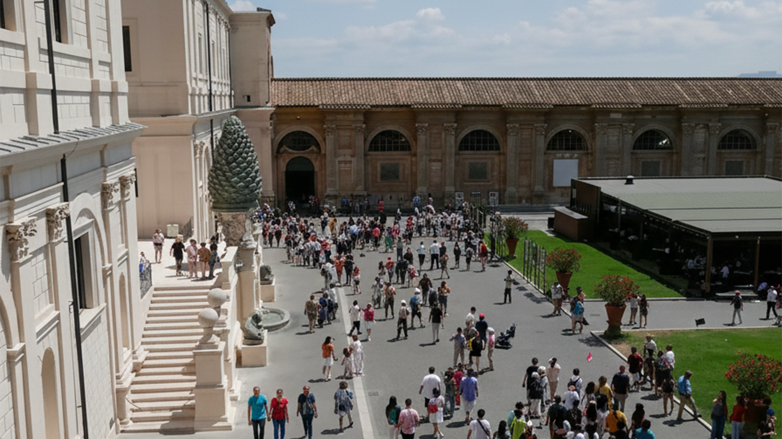 Cortile dei Musei Vaticani durante la visita guidata con ingresso prioritario